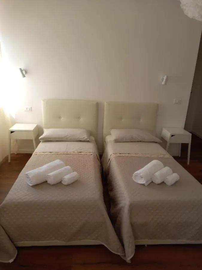 Roselyn Apartment